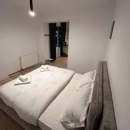 Cremene Garden Apartment