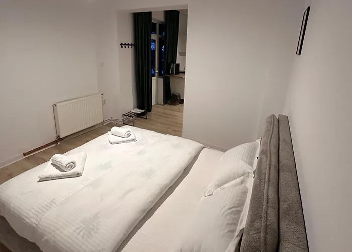 Cremene Garden Apartment